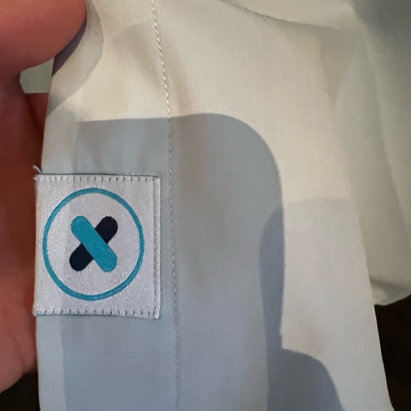 &Collar Water Repellent Dress Shirt Size Medium - Picture 3 of 3